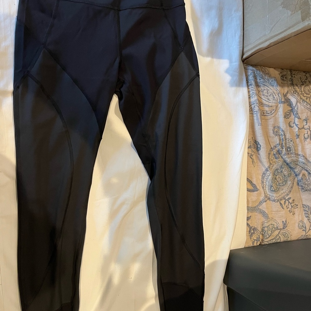 Lululemon black capri Leggings